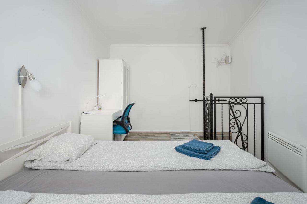 Bpr Simply Azure Apartment Budapest Esterno foto